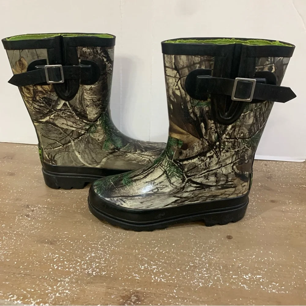 2/$15 Austin Trading Co. Realtree Camouflage Youth Rubber Rain Boots